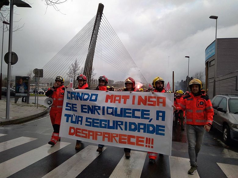 2017-12-29 ProtestaBombeirosComarcaisPontevedra03.jpeg